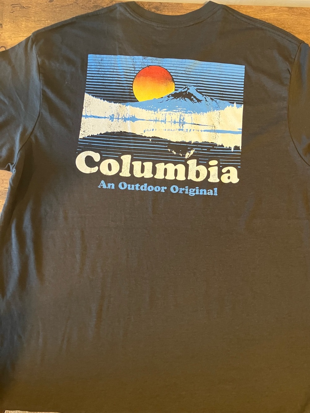 Columbia graphics T-shirt - Picture 2 of 6